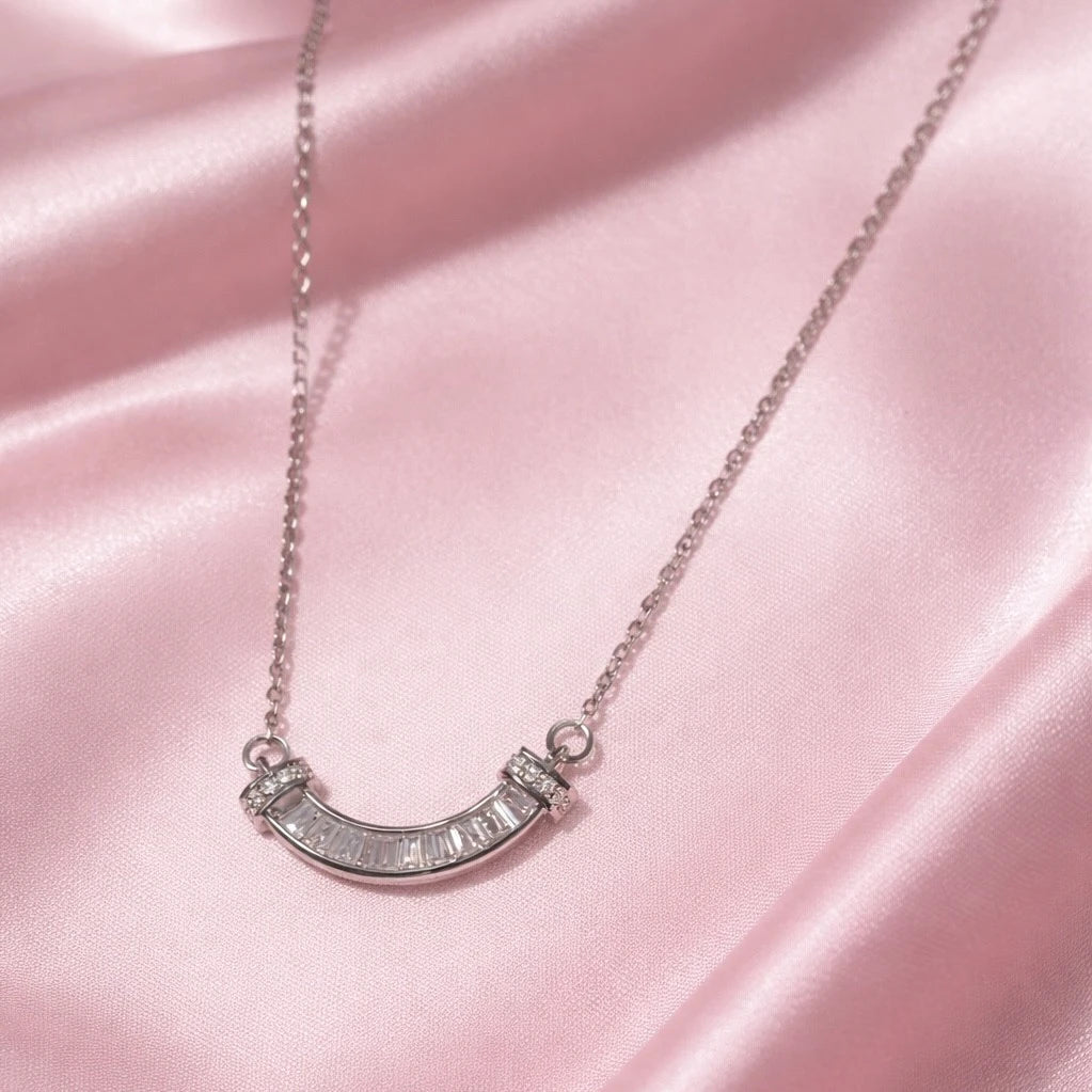 MOON LINE NECKLACE