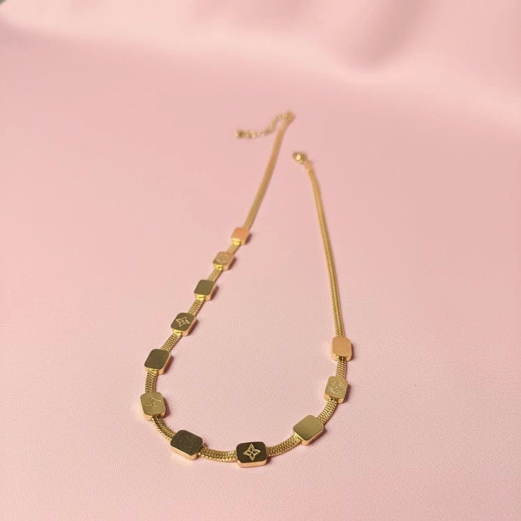 SERENE STRAND NECKLACE