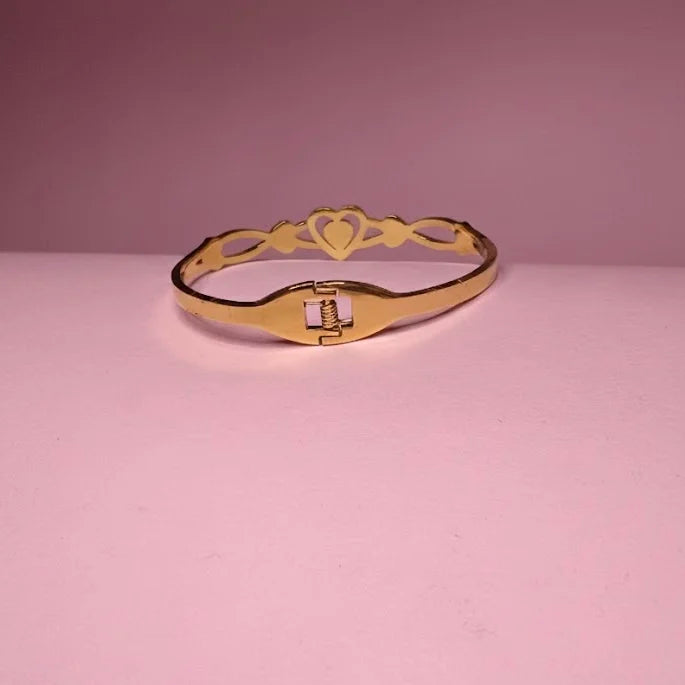 WHISPERING HEART BRACELET