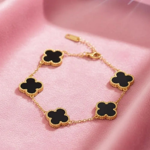 BLACK CLOVER