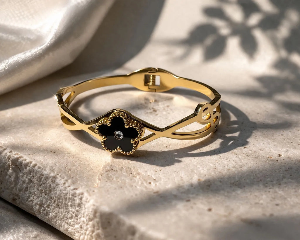 MIDNIGHT CLOVER CHARM